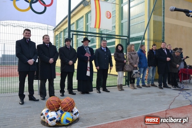 Zdjęcie w galerii na portalu naszraciborz.pl: Uroczyste otwarcie wielofunkcyjnego boiska sportowego przy szkole w Bieńkowicach  wiadomości z regionu