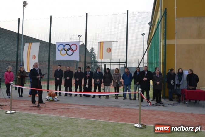 Zdjęcie w galerii na portalu naszraciborz.pl: Uroczyste otwarcie wielofunkcyjnego boiska sportowego przy szkole w Bieńkowicach  wiadomości z regionu