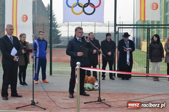 Zdjęcie w galerii na portalu naszraciborz.pl: Uroczyste otwarcie wielofunkcyjnego boiska sportowego przy szkole w Bieńkowicach  wiadomości z regionu