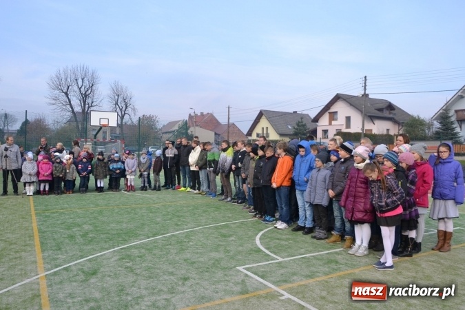 Zdjęcie w galerii na portalu naszraciborz.pl: Uroczyste otwarcie wielofunkcyjnego boiska sportowego przy szkole w Bieńkowicach  wiadomości z regionu