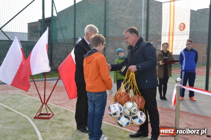 Zdjęcie w galerii na portalu naszraciborz.pl: Uroczyste otwarcie wielofunkcyjnego boiska sportowego przy szkole w Bieńkowicach  wiadomości z regionu