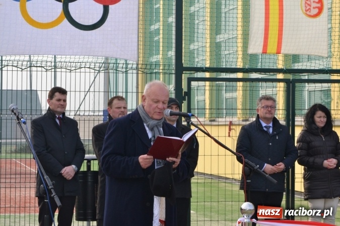 Zdjęcie w galerii na portalu naszraciborz.pl: Uroczyste otwarcie wielofunkcyjnego boiska sportowego przy szkole w Bieńkowicach  wiadomości z regionu