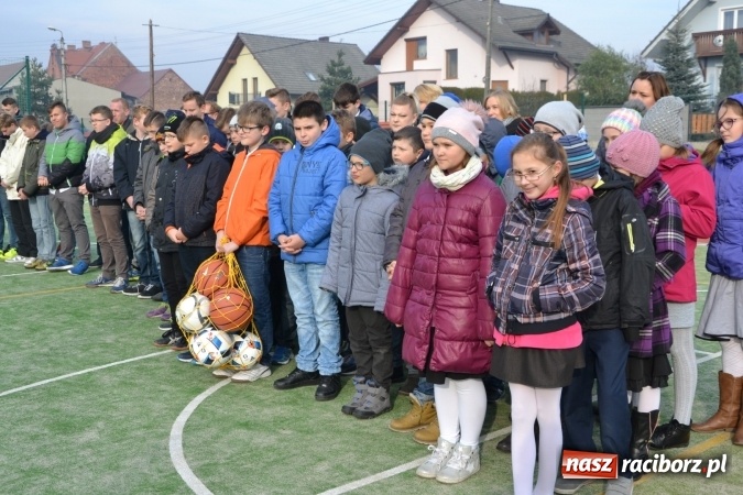 Zdjęcie w galerii na portalu naszraciborz.pl: Uroczyste otwarcie wielofunkcyjnego boiska sportowego przy szkole w Bieńkowicach  wiadomości z regionu