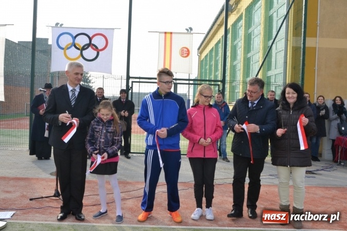 Zdjęcie w galerii na portalu naszraciborz.pl: Uroczyste otwarcie wielofunkcyjnego boiska sportowego przy szkole w Bieńkowicach  wiadomości z regionu