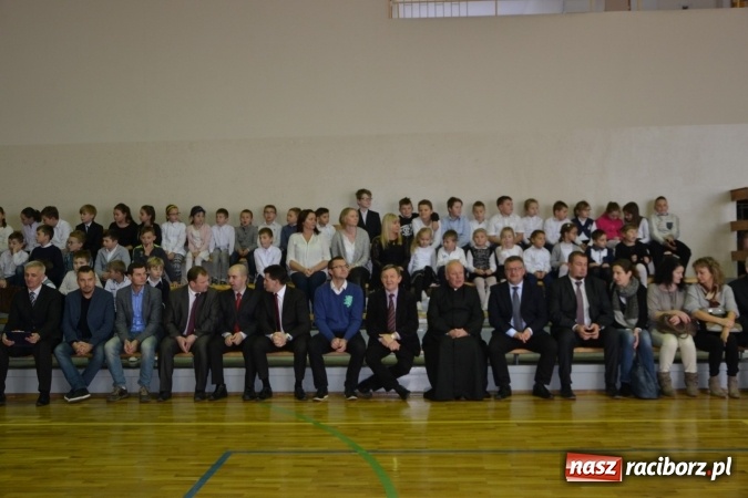 Zdjęcie w galerii na portalu naszraciborz.pl: Uroczyste otwarcie wielofunkcyjnego boiska sportowego przy szkole w Bieńkowicach  wiadomości z regionu