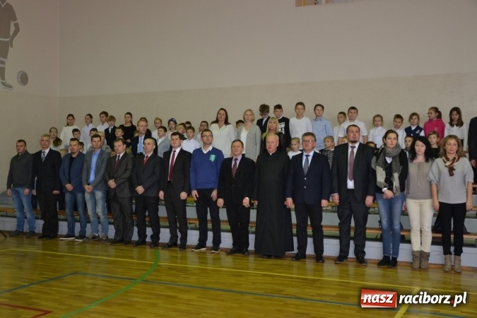 Zdjęcie w galerii na portalu naszraciborz.pl: Uroczyste otwarcie wielofunkcyjnego boiska sportowego przy szkole w Bieńkowicach  wiadomości z regionu