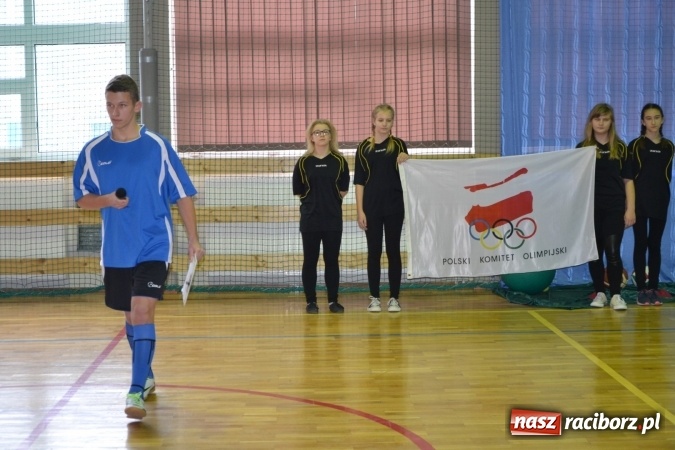 Zdjęcie w galerii na portalu naszraciborz.pl: Uroczyste otwarcie wielofunkcyjnego boiska sportowego przy szkole w Bieńkowicach  wiadomości z regionu