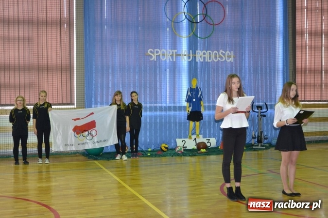 Zdjęcie w galerii na portalu naszraciborz.pl: Uroczyste otwarcie wielofunkcyjnego boiska sportowego przy szkole w Bieńkowicach  wiadomości z regionu