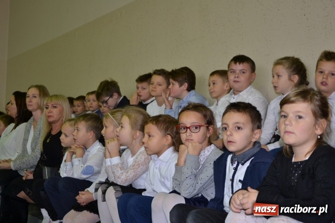 Zdjęcie w galerii na portalu naszraciborz.pl: Uroczyste otwarcie wielofunkcyjnego boiska sportowego przy szkole w Bieńkowicach  wiadomości z regionu