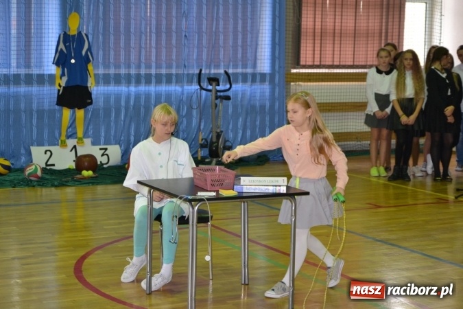 Zdjęcie w galerii na portalu naszraciborz.pl: Uroczyste otwarcie wielofunkcyjnego boiska sportowego przy szkole w Bieńkowicach  wiadomości z regionu