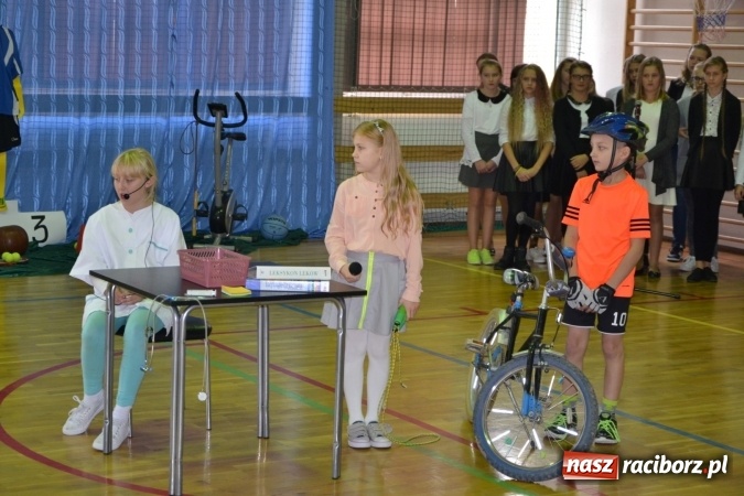 Zdjęcie w galerii na portalu naszraciborz.pl: Uroczyste otwarcie wielofunkcyjnego boiska sportowego przy szkole w Bieńkowicach  wiadomości z regionu