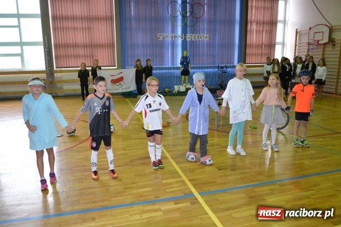 Zdjęcie w galerii na portalu naszraciborz.pl: Uroczyste otwarcie wielofunkcyjnego boiska sportowego przy szkole w Bieńkowicach  wiadomości z regionu