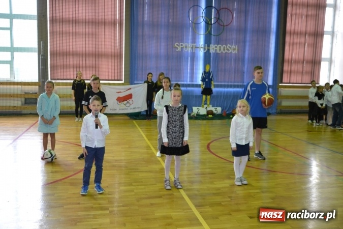 Zdjęcie w galerii na portalu naszraciborz.pl: Uroczyste otwarcie wielofunkcyjnego boiska sportowego przy szkole w Bieńkowicach  wiadomości z regionu