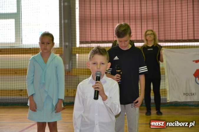 Zdjęcie w galerii na portalu naszraciborz.pl: Uroczyste otwarcie wielofunkcyjnego boiska sportowego przy szkole w Bieńkowicach  wiadomości z regionu