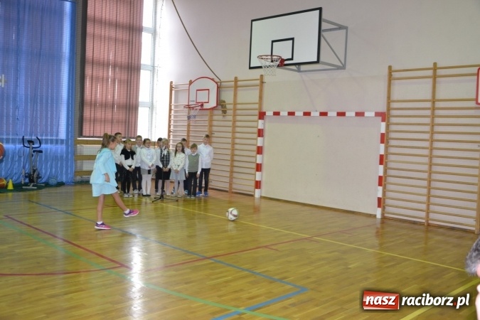 Zdjęcie w galerii na portalu naszraciborz.pl: Uroczyste otwarcie wielofunkcyjnego boiska sportowego przy szkole w Bieńkowicach  wiadomości z regionu