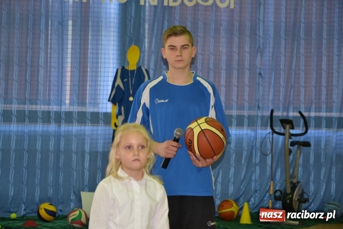 Zdjęcie w galerii na portalu naszraciborz.pl: Uroczyste otwarcie wielofunkcyjnego boiska sportowego przy szkole w Bieńkowicach  wiadomości z regionu