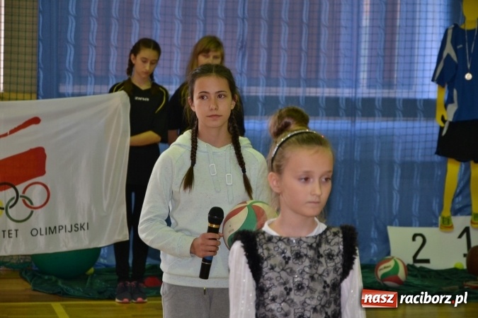 Zdjęcie w galerii na portalu naszraciborz.pl: Uroczyste otwarcie wielofunkcyjnego boiska sportowego przy szkole w Bieńkowicach  wiadomości z regionu