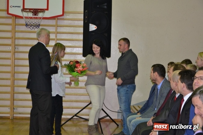 Zdjęcie w galerii na portalu naszraciborz.pl: Uroczyste otwarcie wielofunkcyjnego boiska sportowego przy szkole w Bieńkowicach  wiadomości z regionu