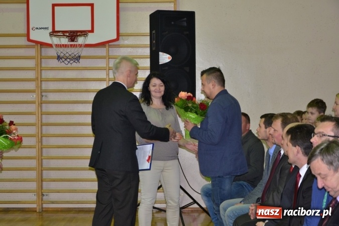 Zdjęcie w galerii na portalu naszraciborz.pl: Uroczyste otwarcie wielofunkcyjnego boiska sportowego przy szkole w Bieńkowicach  wiadomości z regionu