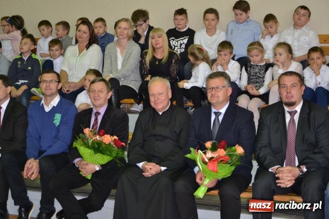 Zdjęcie w galerii na portalu naszraciborz.pl: Uroczyste otwarcie wielofunkcyjnego boiska sportowego przy szkole w Bieńkowicach  wiadomości z regionu