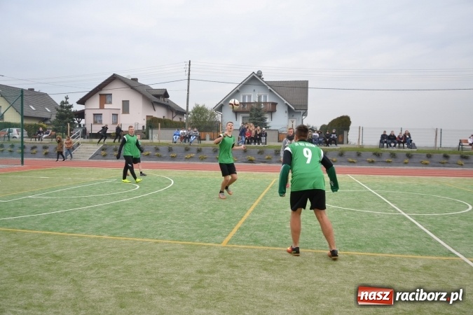 Zdjęcie w galerii na portalu naszraciborz.pl: Uroczyste otwarcie wielofunkcyjnego boiska sportowego przy szkole w Bieńkowicach  wiadomości z regionu