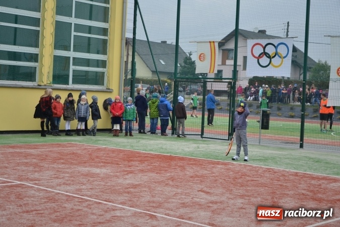 Zdjęcie w galerii na portalu naszraciborz.pl: Uroczyste otwarcie wielofunkcyjnego boiska sportowego przy szkole w Bieńkowicach  wiadomości z regionu