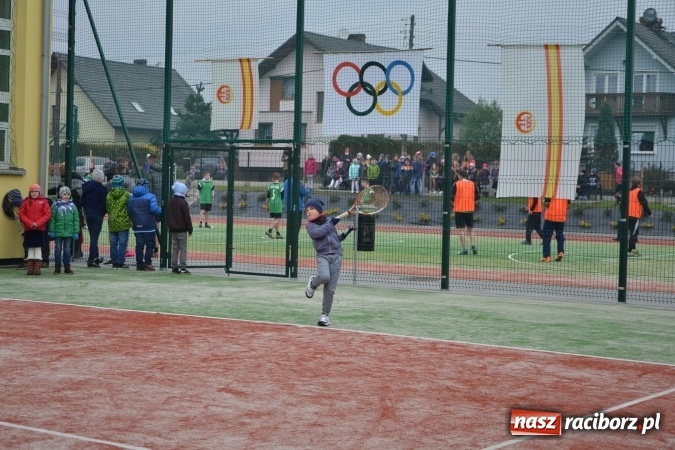 Zdjęcie w galerii na portalu naszraciborz.pl: Uroczyste otwarcie wielofunkcyjnego boiska sportowego przy szkole w Bieńkowicach  wiadomości z regionu