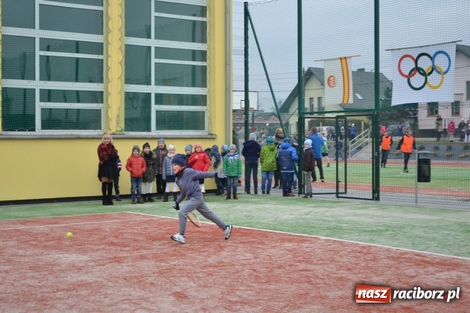 Zdjęcie w galerii na portalu naszraciborz.pl: Uroczyste otwarcie wielofunkcyjnego boiska sportowego przy szkole w Bieńkowicach  wiadomości z regionu