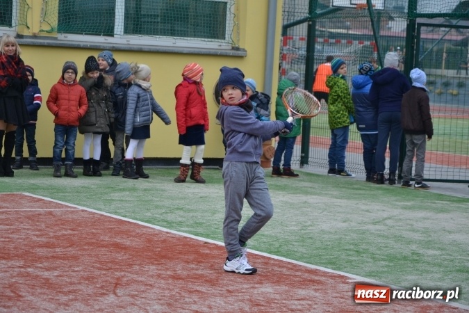 Zdjęcie w galerii na portalu naszraciborz.pl: Uroczyste otwarcie wielofunkcyjnego boiska sportowego przy szkole w Bieńkowicach  wiadomości z regionu