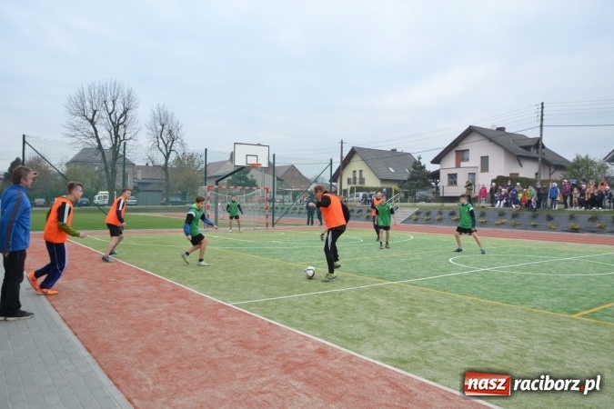 Zdjęcie w galerii na portalu naszraciborz.pl: Uroczyste otwarcie wielofunkcyjnego boiska sportowego przy szkole w Bieńkowicach  wiadomości z regionu