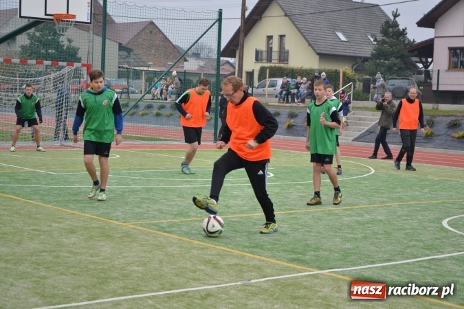 Zdjęcie w galerii na portalu naszraciborz.pl: Uroczyste otwarcie wielofunkcyjnego boiska sportowego przy szkole w Bieńkowicach  wiadomości z regionu