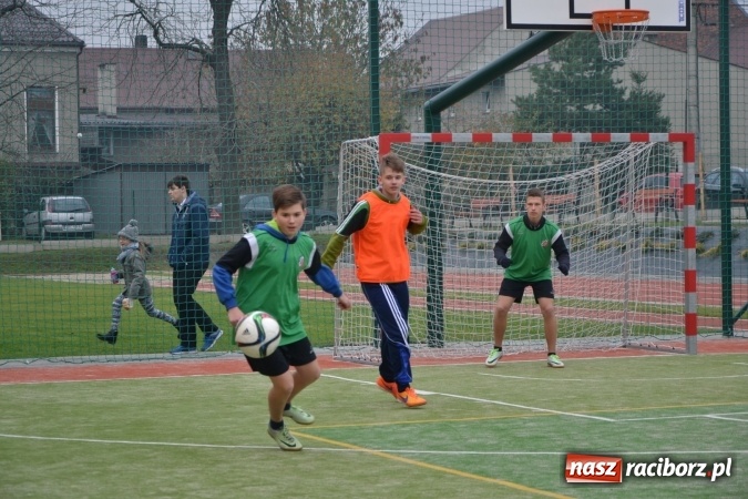 Zdjęcie w galerii na portalu naszraciborz.pl: Uroczyste otwarcie wielofunkcyjnego boiska sportowego przy szkole w Bieńkowicach  wiadomości z regionu