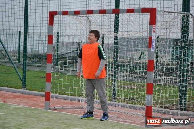 Zdjęcie w galerii na portalu naszraciborz.pl: Uroczyste otwarcie wielofunkcyjnego boiska sportowego przy szkole w Bieńkowicach  wiadomości z regionu