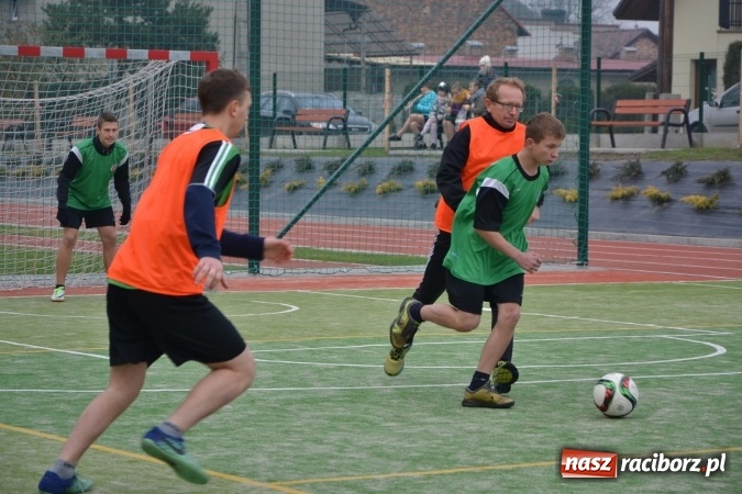 Zdjęcie w galerii na portalu naszraciborz.pl: Uroczyste otwarcie wielofunkcyjnego boiska sportowego przy szkole w Bieńkowicach  wiadomości z regionu