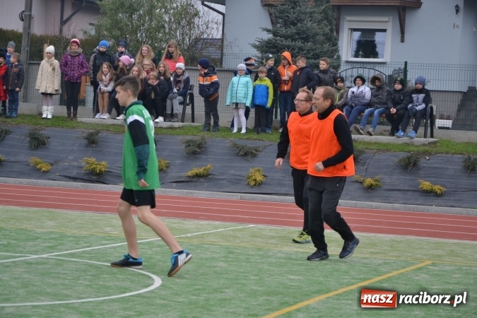 Zdjęcie w galerii na portalu naszraciborz.pl: Uroczyste otwarcie wielofunkcyjnego boiska sportowego przy szkole w Bieńkowicach  wiadomości z regionu