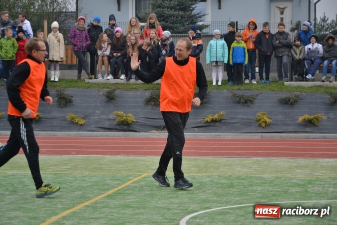 Zdjęcie w galerii na portalu naszraciborz.pl: Uroczyste otwarcie wielofunkcyjnego boiska sportowego przy szkole w Bieńkowicach  wiadomości z regionu