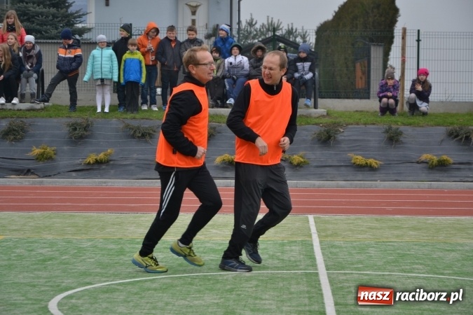 Zdjęcie w galerii na portalu naszraciborz.pl: Uroczyste otwarcie wielofunkcyjnego boiska sportowego przy szkole w Bieńkowicach  wiadomości z regionu