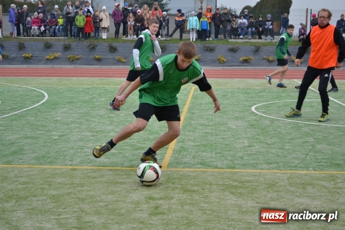 Zdjęcie w galerii na portalu naszraciborz.pl: Uroczyste otwarcie wielofunkcyjnego boiska sportowego przy szkole w Bieńkowicach  wiadomości z regionu