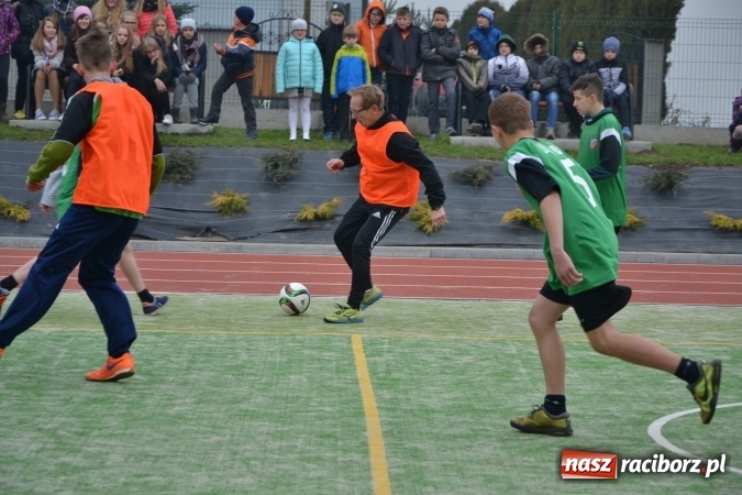 Zdjęcie w galerii na portalu naszraciborz.pl: Uroczyste otwarcie wielofunkcyjnego boiska sportowego przy szkole w Bieńkowicach  wiadomości z regionu