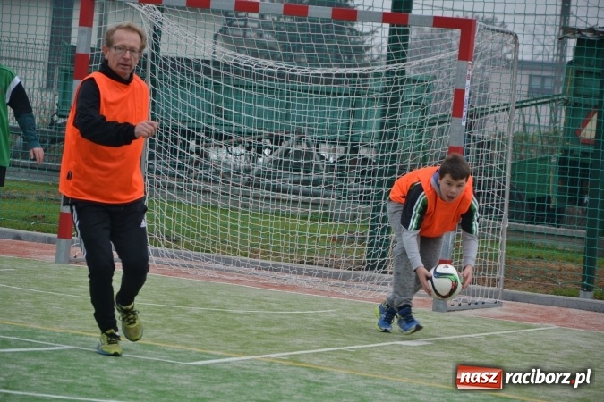 Zdjęcie w galerii na portalu naszraciborz.pl: Uroczyste otwarcie wielofunkcyjnego boiska sportowego przy szkole w Bieńkowicach  wiadomości z regionu