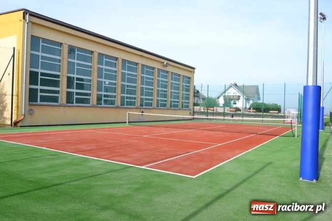 Zdjęcie w galerii na portalu naszraciborz.pl: Uroczyste otwarcie wielofunkcyjnego boiska sportowego przy szkole w Bieńkowicach  wiadomości z regionu