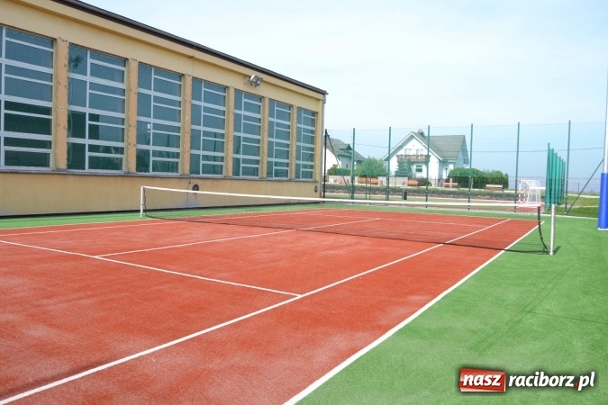 Zdjęcie w galerii na portalu naszraciborz.pl: Uroczyste otwarcie wielofunkcyjnego boiska sportowego przy szkole w Bieńkowicach  wiadomości z regionu