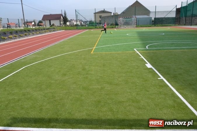 Zdjęcie w galerii na portalu naszraciborz.pl: Uroczyste otwarcie wielofunkcyjnego boiska sportowego przy szkole w Bieńkowicach  wiadomości z regionu