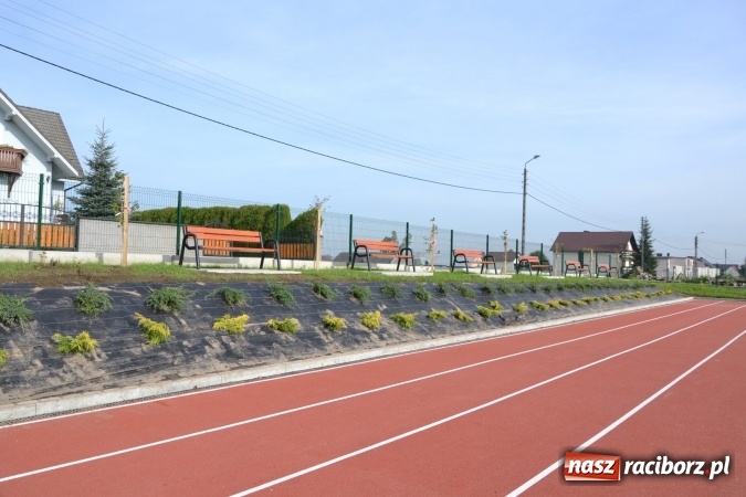 Zdjęcie w galerii na portalu naszraciborz.pl: Uroczyste otwarcie wielofunkcyjnego boiska sportowego przy szkole w Bieńkowicach  wiadomości z regionu