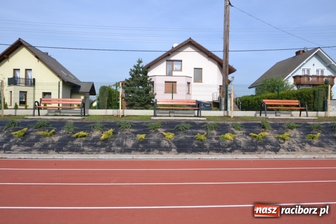 Zdjęcie w galerii na portalu naszraciborz.pl: Uroczyste otwarcie wielofunkcyjnego boiska sportowego przy szkole w Bieńkowicach  wiadomości z regionu