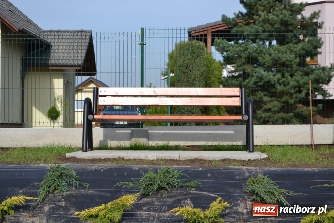 Zdjęcie w galerii na portalu naszraciborz.pl: Uroczyste otwarcie wielofunkcyjnego boiska sportowego przy szkole w Bieńkowicach  wiadomości z regionu