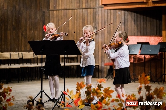 Zdjęcie w galerii na portalu naszraciborz.pl: Koncert Muzyki Polskiej w szkole muzycznej wiadomości z regionu