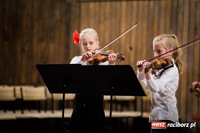 Zdjęcie w galerii na portalu naszraciborz.pl: Koncert Muzyki Polskiej w szkole muzycznej wiadomości z regionu
