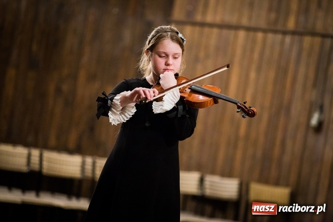 Zdjęcie w galerii na portalu naszraciborz.pl: Koncert Muzyki Polskiej w szkole muzycznej wiadomości z regionu