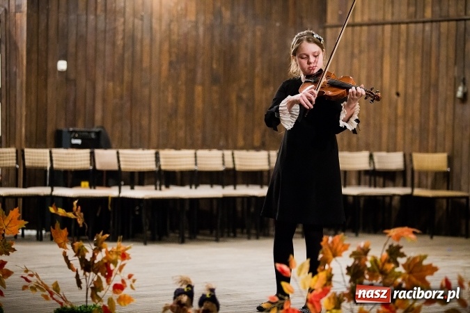 Zdjęcie w galerii na portalu naszraciborz.pl: Koncert Muzyki Polskiej w szkole muzycznej wiadomości z regionu